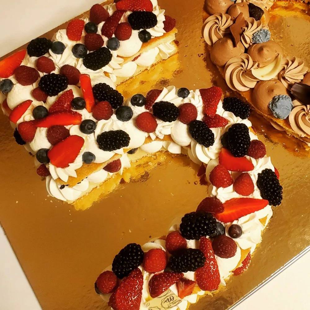 gâteau en forme de numéros "50"