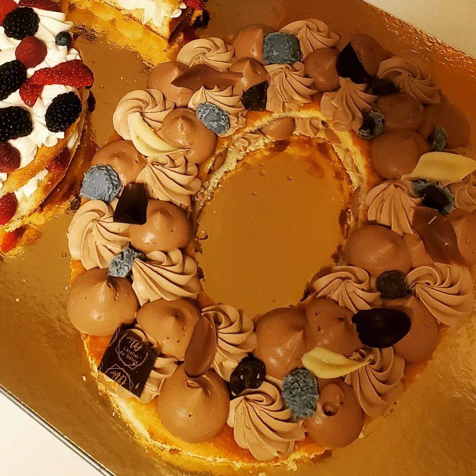 gâteau en forme de numéros "50"